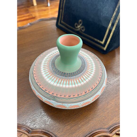 Whitegoat & Shipley Navajo Pottery Vessel – Hand-Etched Native American Art - Picture 2 of 8